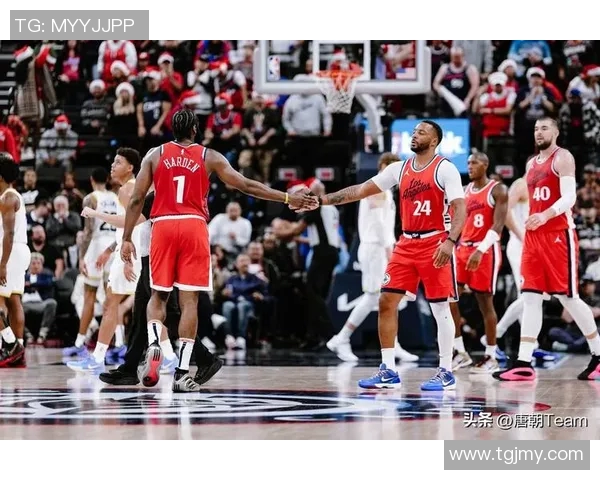 快船与独行侠半场对决精彩回顾及数据分析