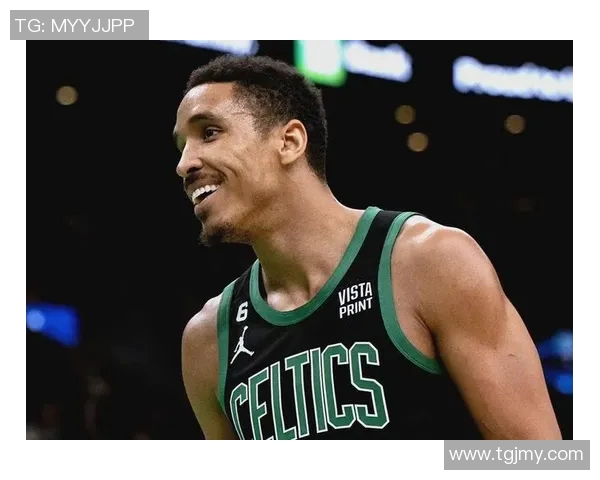 马尔科姆布罗格登的篮球之路与个人成就探讨 马尔科姆布罗格登的篮球之路与个人成就探讨